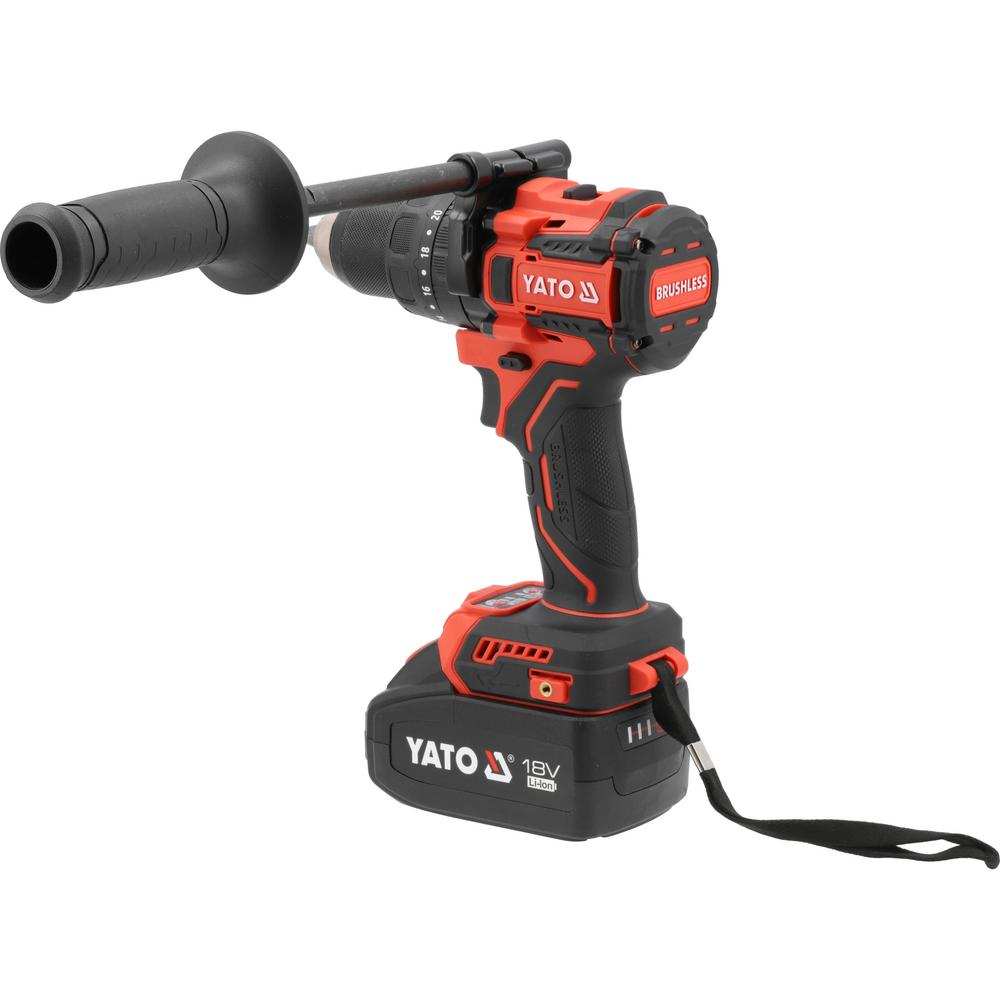 Yato akkuporakone 150 Nm 2x4 Ah – sivulta, akku kiinni