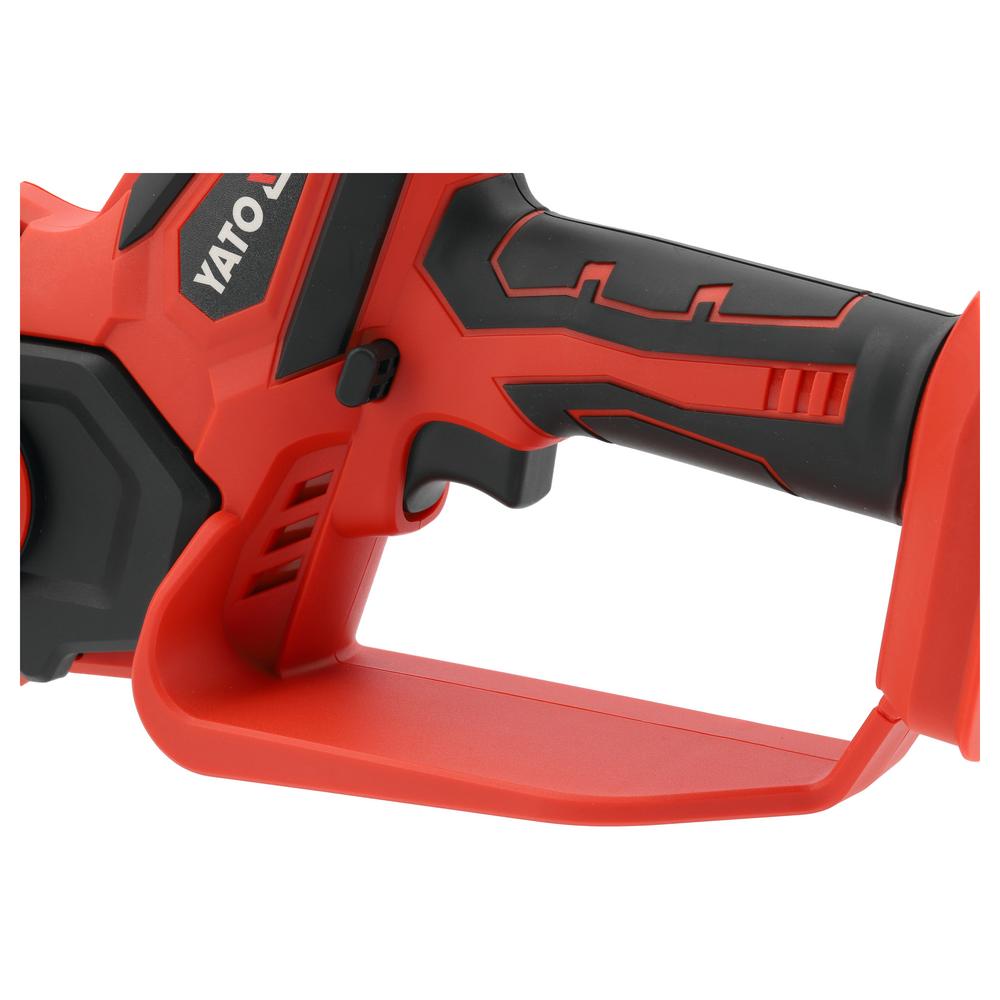 Yato akkuoksasaha 6" 18V 2 Ah – kahva lähikuva